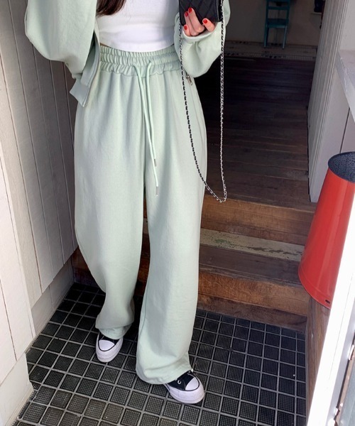 FAVORITO（ファヴォリート）の「ショートパーカー+ワイドパンツセットアップ（セットアップ・レディース・グレー/グリーン/ブラック/オフホワイト・M/L/XL/S）」の21枚目の写真