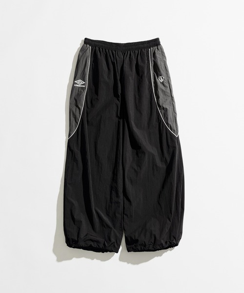 WETTEMPT（ウィテンプト）の「UMBRO WIDE NYLON PANTS / アンブロワイドナイロンパンツ（その他パンツ・メンズ・ブラック/ネイビー・MEDIUM/LARGE）」の3枚目の写真