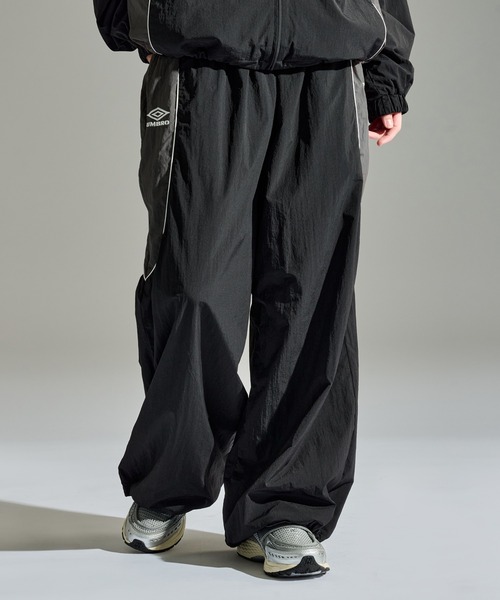 WETTEMPT（ウィテンプト）の「UMBRO WIDE NYLON PANTS / アンブロワイドナイロンパンツ（その他パンツ・メンズ・ブラック/ネイビー・MEDIUM/LARGE）」の7枚目の写真