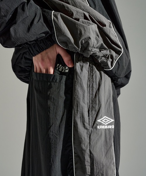 WETTEMPT（ウィテンプト）の「UMBRO WIDE NYLON PANTS / アンブロワイドナイロンパンツ（その他パンツ・メンズ・ブラック/ネイビー・MEDIUM/LARGE）」の21枚目の写真