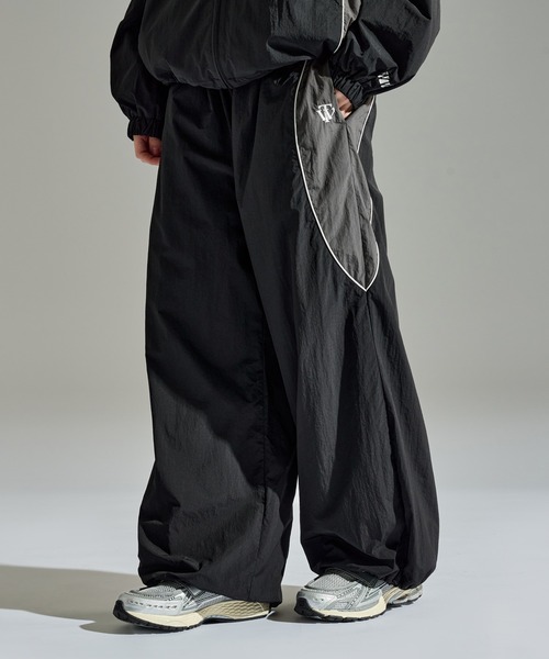 WETTEMPT（ウィテンプト）の「UMBRO WIDE NYLON PANTS / アンブロワイドナイロンパンツ（その他パンツ・メンズ・ブラック/ネイビー・MEDIUM/LARGE）」の5枚目の写真