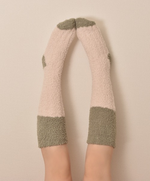 TONE SELECT GOODS(トーンセレクトグッズ)の「【float】ふわふわ モコモコ バイカラー カラフル ルームハイソックス/ソックス【14色展開】(ソックス/靴下・レディース・ブラウン系2/ブラウン系1/グレー系2/グリーン系1/ブラック系2/ピンク系3/ピンク系2/イエロー系1/ピンク系1/グリーン系2/グレー系1/ブラック系1/ブルー系2/ブルー系1・FREE)」の8枚目の写真