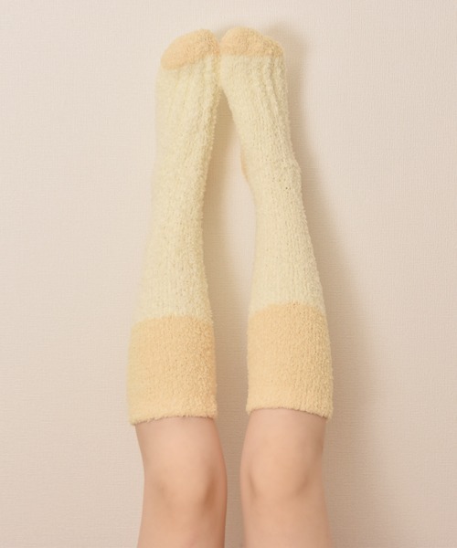 TONE SELECT GOODS(トーンセレクトグッズ)の「【float】ふわふわ モコモコ バイカラー カラフル ルームハイソックス/ソックス【14色展開】(ソックス/靴下・レディース・ブラウン系2/ブラウン系1/グレー系2/グリーン系1/ブラック系2/ピンク系3/ピンク系2/イエロー系1/ピンク系1/グリーン系2/グレー系1/ブラック系1/ブルー系2/ブルー系1・FREE)」の11枚目の写真