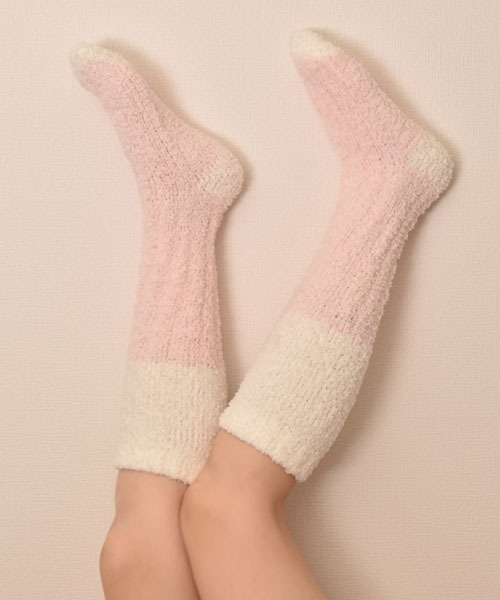 TONE SELECT GOODS(トーンセレクトグッズ)の「【float】ふわふわ モコモコ バイカラー カラフル ルームハイソックス/ソックス【14色展開】(ソックス/靴下・レディース・ブラウン系2/ブラウン系1/グレー系2/グリーン系1/ブラック系2/ピンク系3/ピンク系2/イエロー系1/ピンク系1/グリーン系2/グレー系1/ブラック系1/ブルー系2/ブルー系1・FREE)」の12枚目の写真