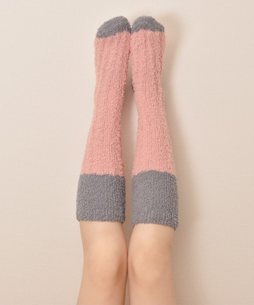 TONE SELECT GOODS(トーンセレクトグッズ)の「【float】ふわふわ モコモコ バイカラー カラフル ルームハイソックス/ソックス【14色展開】(ソックス/靴下・レディース・ブラウン系2/ブラウン系1/グレー系2/グリーン系1/ブラック系2/ピンク系3/ピンク系2/イエロー系1/ピンク系1/グリーン系2/グレー系1/ブラック系1/ブルー系2/ブルー系1・FREE)」の14枚目の写真