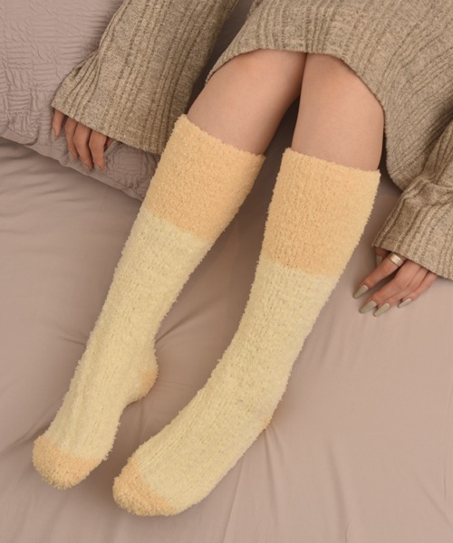 TONE SELECT GOODS(トーンセレクトグッズ)の「【float】ふわふわ モコモコ バイカラー カラフル ルームハイソックス/ソックス【14色展開】(ソックス/靴下・レディース・ブラウン系2/ブラウン系1/グレー系2/グリーン系1/ブラック系2/ピンク系3/ピンク系2/イエロー系1/ピンク系1/グリーン系2/グレー系1/ブラック系1/ブルー系2/ブルー系1・FREE)」の22枚目の写真