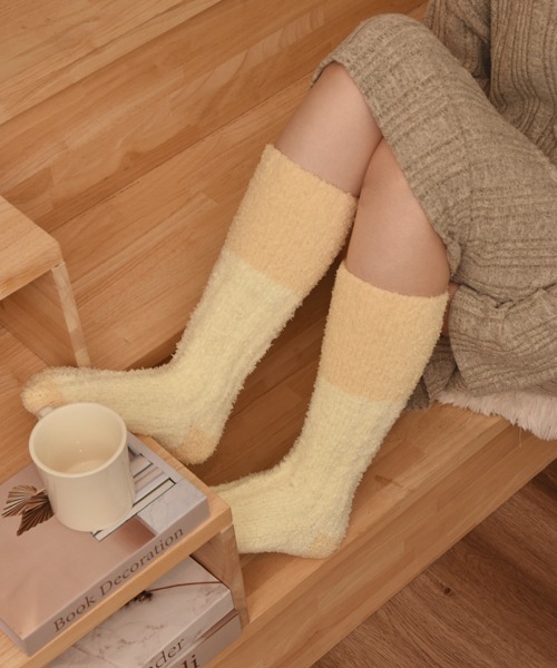TONE SELECT GOODS(トーンセレクトグッズ)の「【float】ふわふわ モコモコ バイカラー カラフル ルームハイソックス/ソックス【14色展開】(ソックス/靴下・レディース・ブラウン系2/ブラウン系1/グレー系2/グリーン系1/ブラック系2/ピンク系3/ピンク系2/イエロー系1/ピンク系1/グリーン系2/グレー系1/ブラック系1/ブルー系2/ブルー系1・FREE)」の18枚目の写真