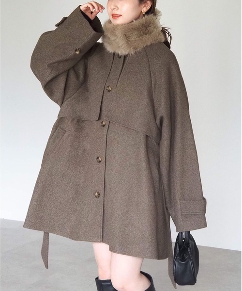 tiptop(ティップトップ)の「ファーティペット付ミドル丈トレンチコート(トレンチコート・レディース・アイボリー/ブラック/チャコールグレー/ダークブラウン・FREE)」の4枚目の写真