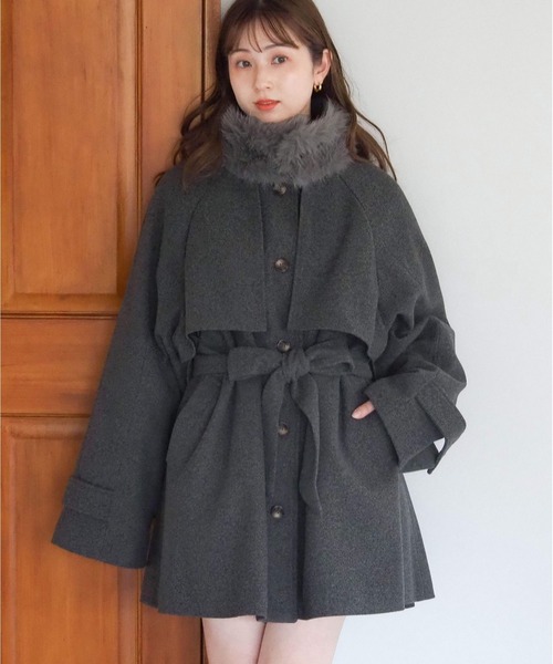 tiptop(ティップトップ)の「ファーティペット付ミドル丈トレンチコート(トレンチコート・レディース・アイボリー/ブラック/チャコールグレー/ダークブラウン・FREE)」の1枚目の写真