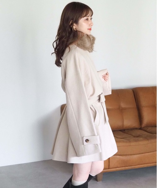 tiptop(ティップトップ)の「ファーティペット付ミドル丈トレンチコート(トレンチコート・レディース・アイボリー/ブラック/チャコールグレー/ダークブラウン・FREE)」の7枚目の写真