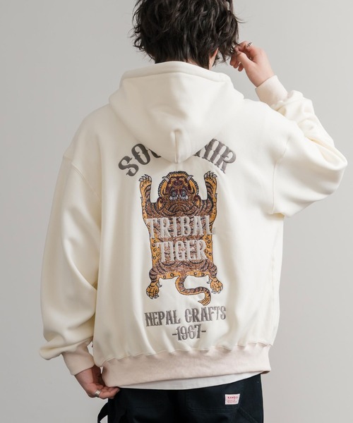 KRIFF MAYER（クリフメイヤー）の「KRIFF MAYER クリフメイヤー オーバーサイズスーベニア刺繍裏起毛長袖フルジップパーカー 2515109（パーカー・メンズ・ブラック/オリーブ/グレー/パープル/レッド/ナチュラル・XL/M/L）」の4枚目の写真