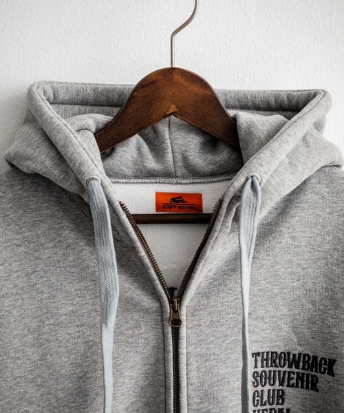 KRIFF MAYER（クリフメイヤー）の「KRIFF MAYER クリフメイヤー オーバーサイズスーベニア刺繍裏起毛長袖フルジップパーカー 2515109（パーカー・メンズ・ブラック/オリーブ/グレー/パープル/レッド/ナチュラル・XL/M/L）」の8枚目の写真