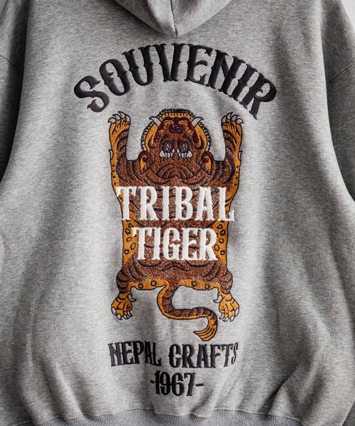 KRIFF MAYER（クリフメイヤー）の「KRIFF MAYER クリフメイヤー オーバーサイズスーベニア刺繍裏起毛長袖フルジップパーカー 2515109（パーカー・メンズ・ブラック/オリーブ/グレー/パープル/レッド/ナチュラル・XL/M/L）」の9枚目の写真