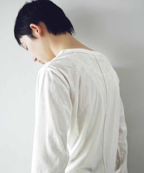 MEDE19F（メデジュウキュウ）の「ＭＥＤＥ１９Ｆ　クラッシュべロア調しなやかトップス（Tシャツ/カットソー・レディース・グレー/ベージュ/ホワイト・M/L/LL）」の5枚目の写真