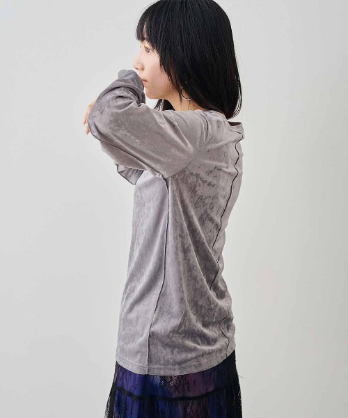 MEDE19F（メデジュウキュウ）の「ＭＥＤＥ１９Ｆ　クラッシュべロア調しなやかトップス（Tシャツ/カットソー・レディース・グレー/ベージュ/ホワイト・M/L/LL）」の13枚目の写真