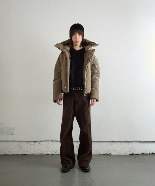 NVRFRGT(ネヴァーフォーゲット)の「HOODED PUFFER JACKET(ダウンジャケット/コート・メンズ・ベージュ/ブラック・2)」の4枚目の写真