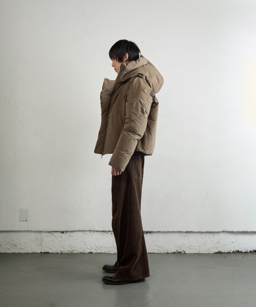 NVRFRGT(ネヴァーフォーゲット)の「HOODED PUFFER JACKET(ダウンジャケット/コート・メンズ・ベージュ/ブラック・2)」の11枚目の写真