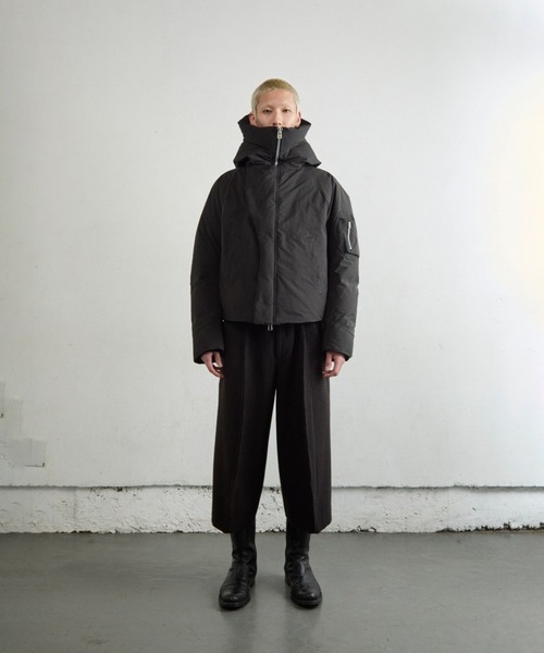 NVRFRGT(ネヴァーフォーゲット)の「HOODED PUFFER JACKET(ダウンジャケット/コート・メンズ・ベージュ/ブラック・2)」の9枚目の写真