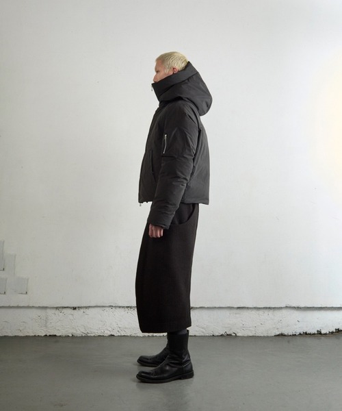 NVRFRGT(ネヴァーフォーゲット)の「HOODED PUFFER JACKET(ダウンジャケット/コート・メンズ・ベージュ/ブラック・2)」の10枚目の写真