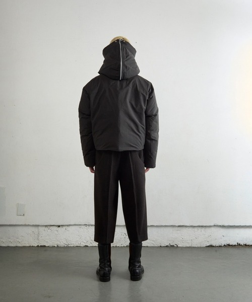 NVRFRGT(ネヴァーフォーゲット)の「HOODED PUFFER JACKET(ダウンジャケット/コート・メンズ・ベージュ/ブラック・2)」の7枚目の写真