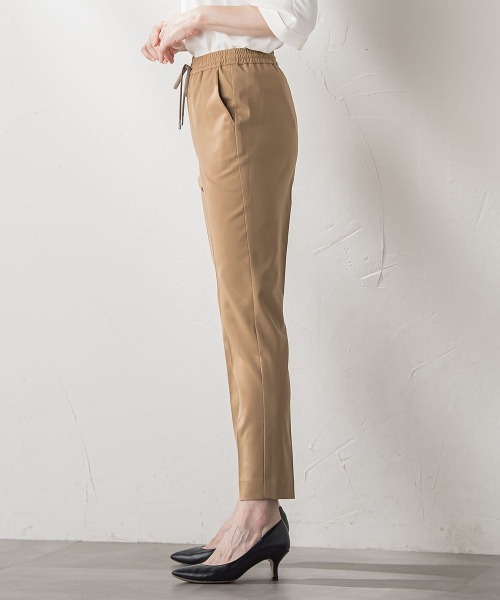 la.f…（ラエフ）の「【WEB限定】"すっきり快適な履き心地"テーパードパンツ≪洗濯機で洗える≫（その他パンツ・レディース・キャメル/ブラック系その他/ブラック・11号/9号/7号）」の4枚目の写真