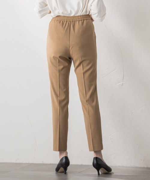 la.f…（ラエフ）の「【WEB限定】"すっきり快適な履き心地"テーパードパンツ≪洗濯機で洗える≫（その他パンツ・レディース・キャメル/ブラック系その他/ブラック・11号/9号/7号）」の5枚目の写真