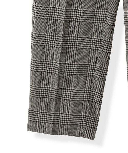 la.f…（ラエフ）の「【WEB限定】"すっきり快適な履き心地"テーパードパンツ≪洗濯機で洗える≫（その他パンツ・レディース・キャメル/ブラック系その他/ブラック・11号/9号/7号）」の14枚目の写真