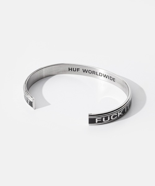 HUF(ハフ)の「HUF MONO BRACELET ハフ モノ メッセージ ブレスレット(ブレスレット・メンズ・シルバー系・FREE)」の3枚目の写真