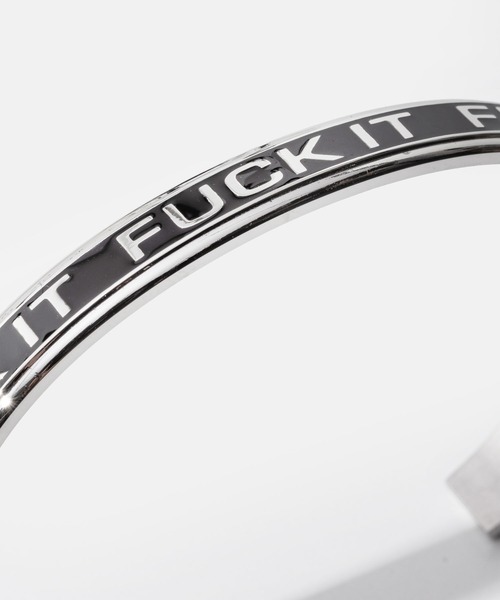 HUF(ハフ)の「HUF MONO BRACELET ハフ モノ メッセージ ブレスレット(ブレスレット・メンズ・シルバー系・FREE)」の4枚目の写真