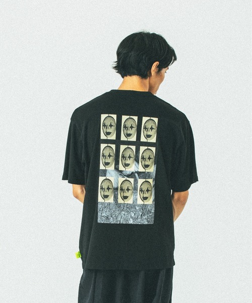 LOOSE JOINTS(ルーズジョインツ)の「LOOSEJOINTS MISHA HOLLENBACH-WHAT DID YOU DO AT THE FOUNTAIN S/S TEE LS25JS001MH(Tシャツ/カットソー・メンズ・ブラック・M/L)」の3枚目の写真