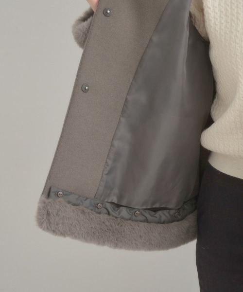 couture brooch（クチュールブローチ）の「【大人レディ・フェイクファー取り外し可能】ケープ風ショートコート（ノーカラーコート・レディース・ナチュラル/ブラック/ブラウン系その他・36/38/40/42）」の9枚目の写真