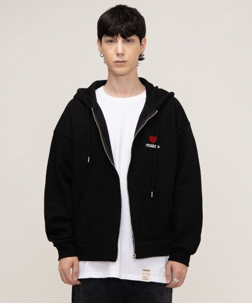 GRAVER（グレーバー）の「[UNISEX]ハートボード刺繍フード集業_ブラック（パーカー・レディース・ブラック・MEDIUM/LARGE）」の2枚目の写真