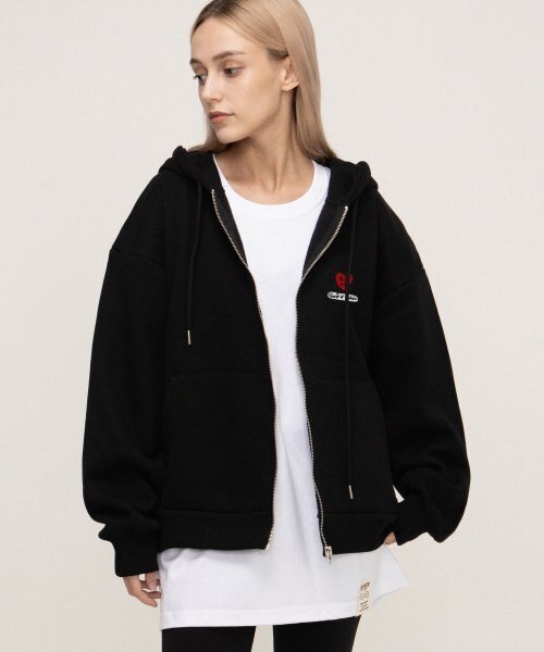GRAVER（グレーバー）の「[UNISEX]ハートボード刺繍フード集業_ブラック（パーカー・レディース・ブラック・MEDIUM/LARGE）」の3枚目の写真