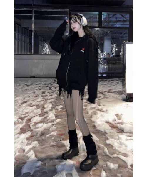 GRAVER（グレーバー）の「[UNISEX]ハートボード刺繍フード集業_ブラック（パーカー・レディース・ブラック・MEDIUM/LARGE）」の4枚目の写真