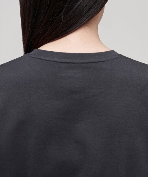 MUSINSA STANDARD WOMAN（ムシンサスタンダードウーマン）の「ウィメンズベーシッククルーネックTシャツ[ダークグレー]（Tシャツ/カットソー・レディース・その他・SMALL/MEDIUM/X-SMALL/LARGE/X-LARGE）」の5枚目の写真