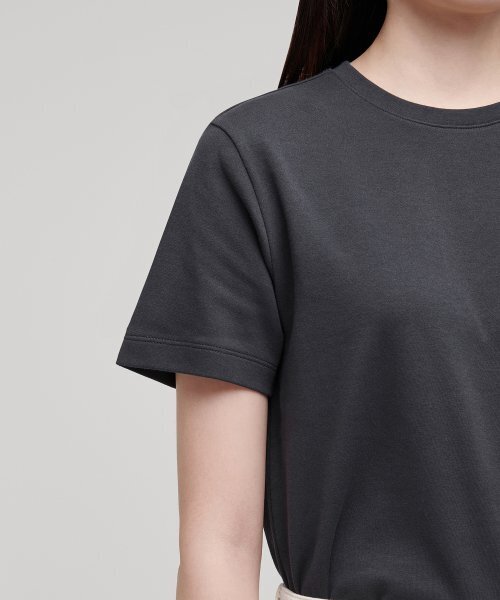 MUSINSA STANDARD WOMAN（ムシンサスタンダードウーマン）の「ウィメンズベーシッククルーネックTシャツ[ダークグレー]（Tシャツ/カットソー・レディース・その他・SMALL/MEDIUM/X-SMALL/LARGE/X-LARGE）」の6枚目の写真