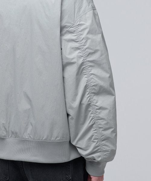 MUSINSA STANDARD（ムシンサスタンダード）の「クリンクルオーバーサイズMA-1ボンバージャケット[ライトグレー]（ブルゾン・メンズ・その他・MEDIUM/LARGE/X-LARGE/XX-LARGE）」の10枚目の写真