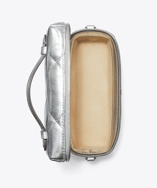 TORY BURCH(トリーバーチ)の「キラ ダイヤモンドキルト メタリック ヴァニティケース(ショルダーバッグ・レディース・シルバー・ONE SIZE)」の3枚目の写真