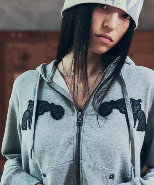 AAKAM(アーカム)の「Gun Wappen Zip-Up Hoodie (Gray)(パーカー・レディース・その他・2/1)」の11枚目の写真