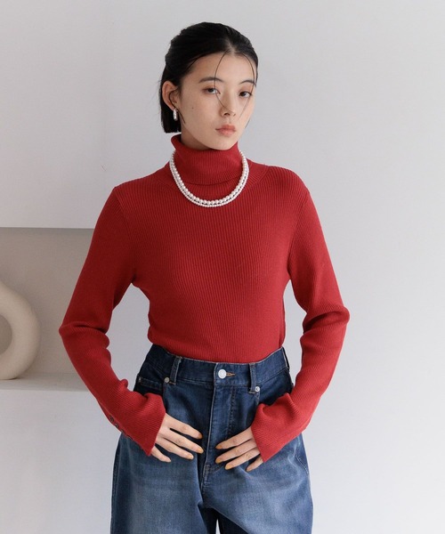 BAYFLOW（ベイフロー）の「[新素材でブラッシュアップ]リブタートルニット（ニット/セーター・レディース・レッド/ブラック/グレイッシュベージュ・MEDIUM/SMALL）」の13枚目の写真