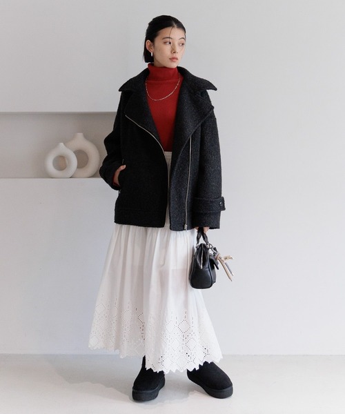 BAYFLOW（ベイフロー）の「[新素材でブラッシュアップ]リブタートルニット（ニット/セーター・レディース・レッド/ブラック/グレイッシュベージュ・MEDIUM/SMALL）」の17枚目の写真