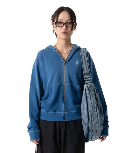 IUGAMAKARAS（イウガマカラス）の「Pigment Dyed Zip-Up Hoodie (Blue)（パーカー・レディース・その他・1/2）」の2枚目の写真