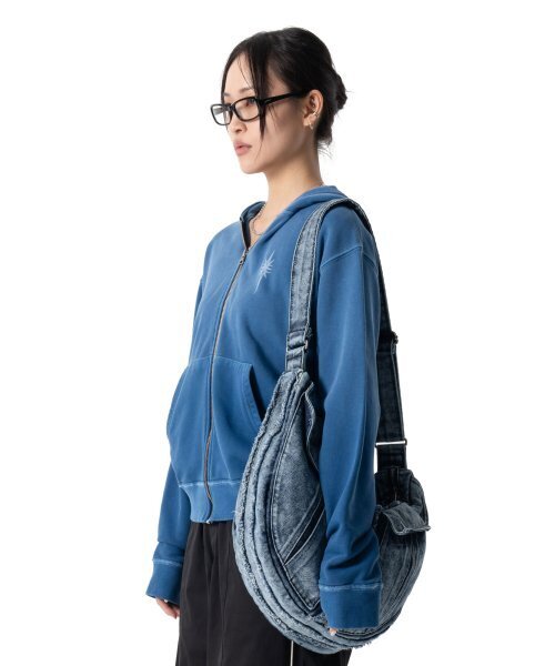 IUGAMAKARAS（イウガマカラス）の「Pigment Dyed Zip-Up Hoodie (Blue)（パーカー・レディース・その他・1/2）」の3枚目の写真