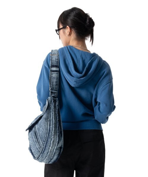 IUGAMAKARAS（イウガマカラス）の「Pigment Dyed Zip-Up Hoodie (Blue)（パーカー・レディース・その他・1/2）」の4枚目の写真