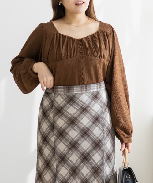 CLETTE(クレット)の「CLETTEオリジナルボタンデザインプルオーバー(Tシャツ/カットソー・レディース・アイボリー/ブラック/ブラウン・LL/3L/4L)」の3枚目の写真