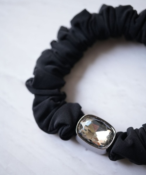 Port（ポート）の「【 Port / ポート 】 シルバー＆ゴールド メタルパーツ付 ブラック シュシュ #（ヘアゴム・レディース・シルバー系その他/ゴールド系その他/ブラック/ゴールド/シルバー・FREE）」の8枚目の写真