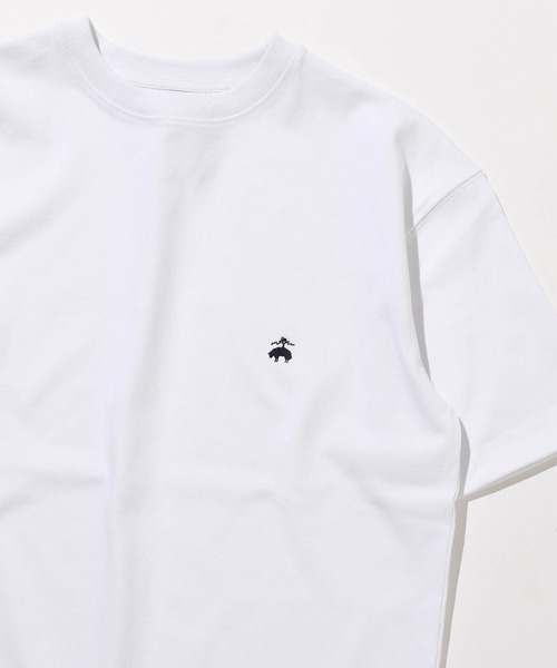 BEAMS F(ビームスエフ)の「Brooks Brothers / ヘビーウェイト Tシャツ(Tシャツ/カットソー・メンズ・ホワイト/ネイビー・MEDIUM/SMALL/LARGE)」の1枚目の写真