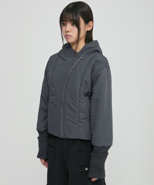 FLAREUP(フレアアップ)の「Hooded Asymmetrical Puffer Jacket (FL-053_Charcoal)(ダウンジャケット/コート・レディース・チャコール・OS)」の3枚目の写真