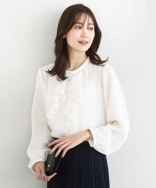 MK MICHEL KLEIN(エムケーミッシェルクラン)の「ラッフルフリルブラウス/洗える(シャツ/ブラウス・レディース・ライトブルー/アイボリー・38)」の4枚目の写真