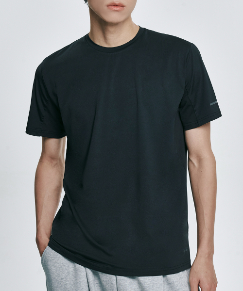 ATEZ（アテズ）の「AERO ライトショートスリーブ [ブラック]（Tシャツ/カットソー・レディース・その他・SMALL/MEDIUM/LARGE/X-LARGE/XX-LARGE）」の4枚目の写真